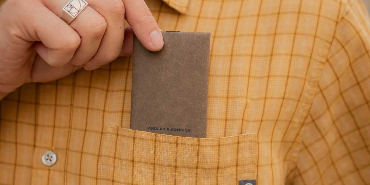 Super Slim Wallet Herren in Braun.